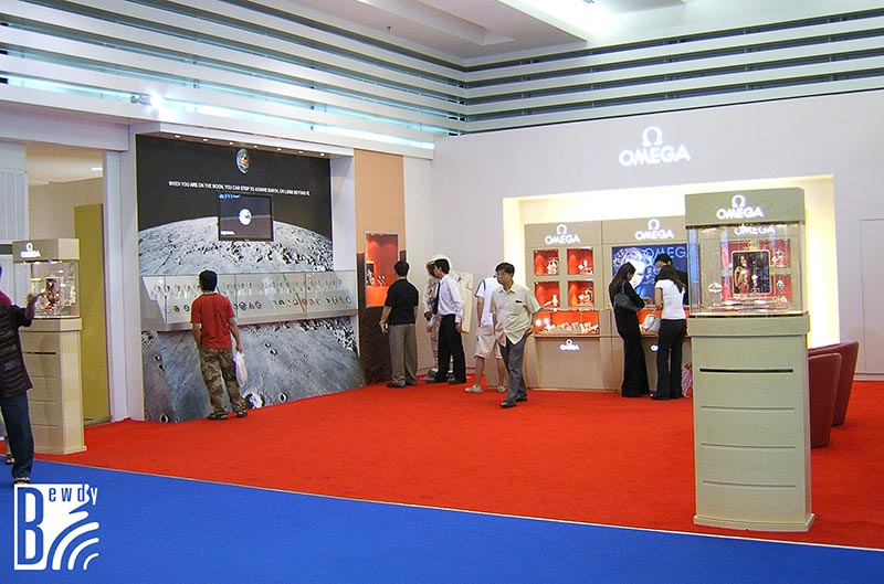 Omega-booth2.jpg